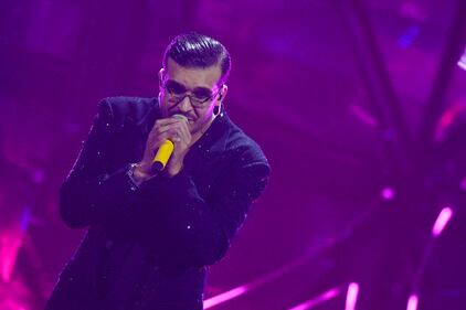 Sanremo 2024: ecco il look della prima serata del Festival di Geolier 3