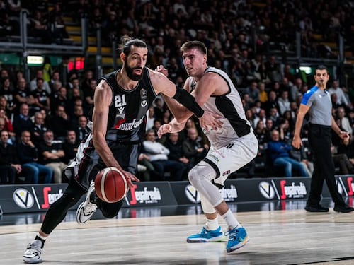 Basket, Bologna e Brescia in vetta alla classifica. Milano ko a Sassari