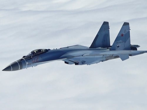 Supercaccia Su-35S russi schierati al confine con la Finlandia