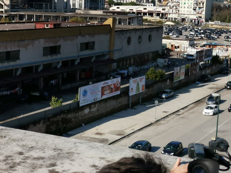 Napoli, l'accampamento dei rom nell'ex mercato ortofrutticolo 6