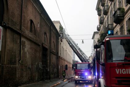 Incendio devasta il tetto della Cavallerizza reale di Torino 7