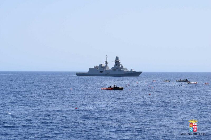 Naufragio a largo della Libia: a bordo 500 persone 10