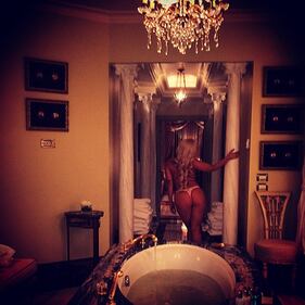 Lady Gaga, relax e nudità 4
