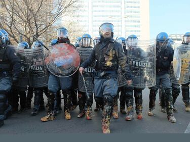 Milano, scontri al corteo 6