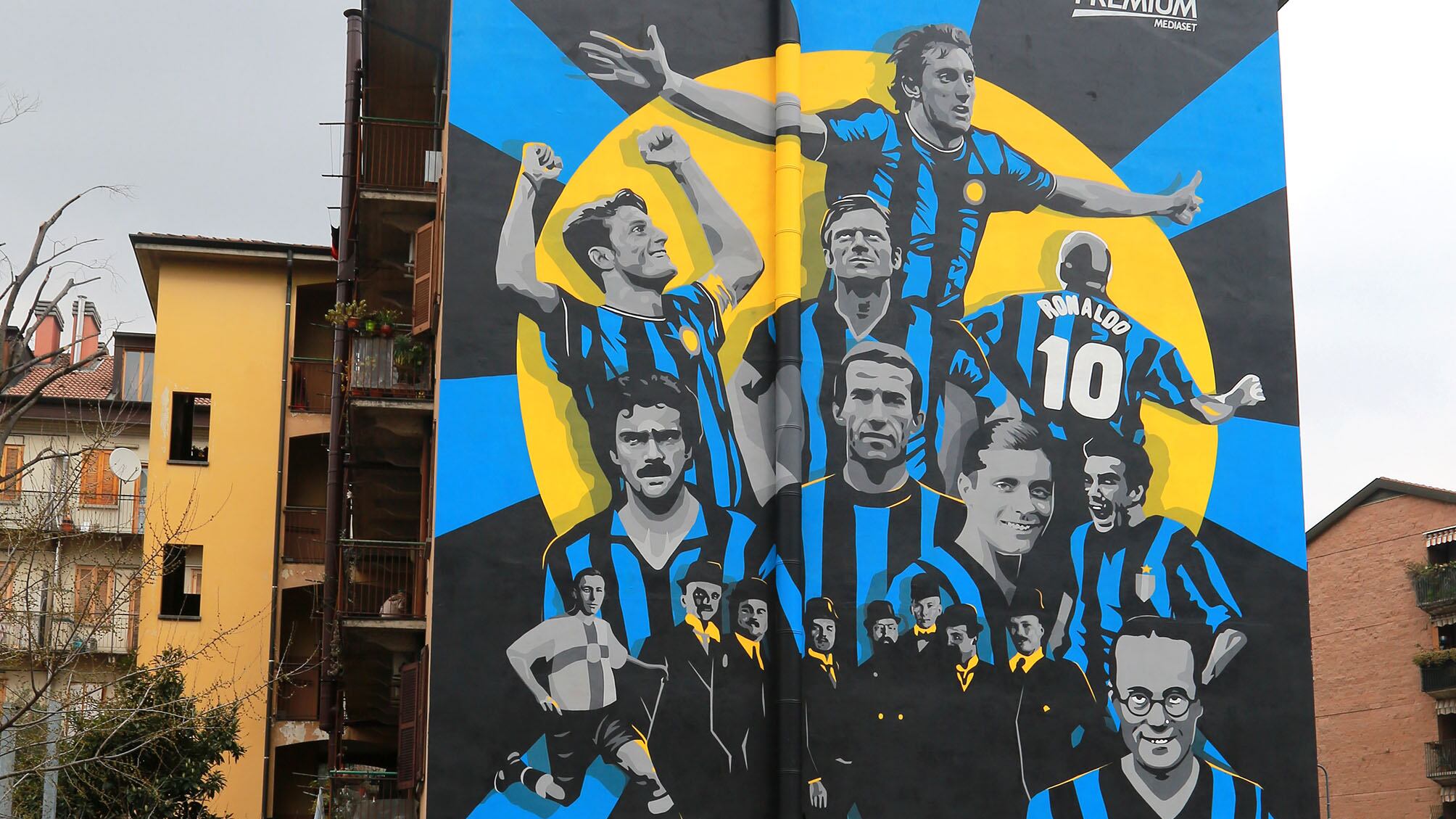 Maxi graffito per l'Inter che compie 110 anni finanziato da Mediaset