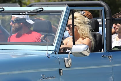 Lady Gaga dopo la spiaggia e con Bradley Cooper 39