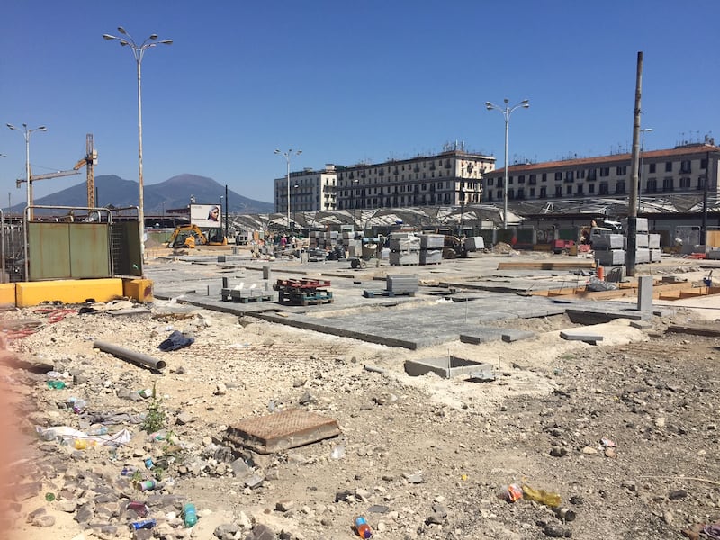 Napoli, piazza Garibaldi e Porta Nolana 6