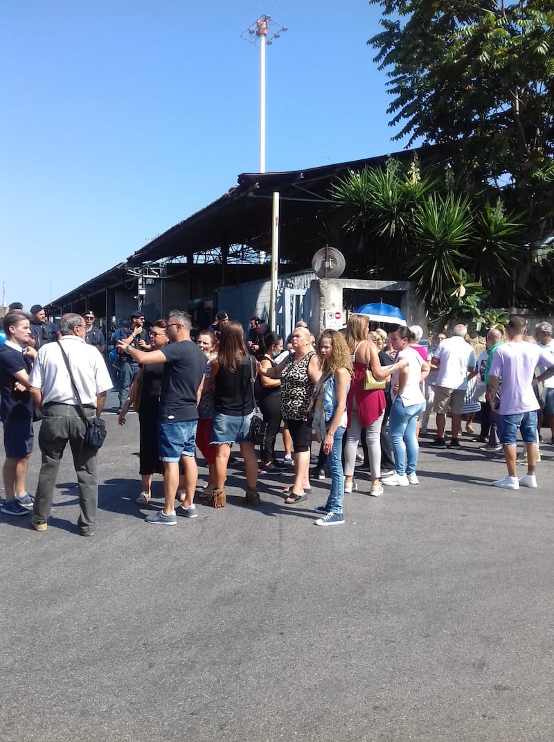 Napoli, miasmi dal sito di stoccaggio dei rifiuti: il presidio dei residenti 2