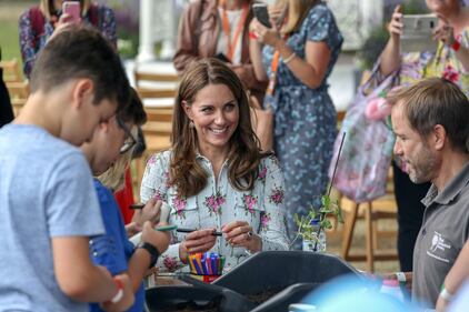 Kate Middleton circondata dai bimbi: foto 9