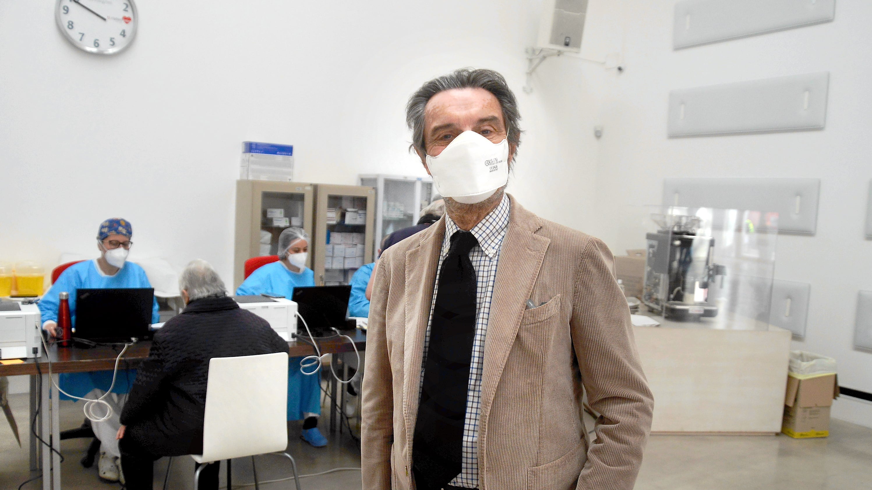 Vaccini, ad aprile parte Poste. Ma la Lombardia resta rossa