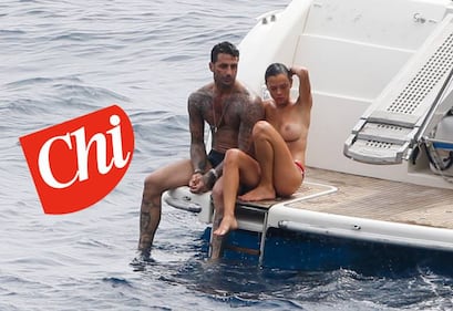 Silvia Provvedi, da Fabrizio Corona al nudo in piscina 35