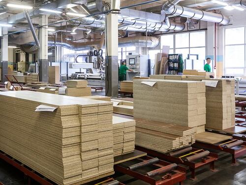 Contratto di lavoro legno, firmato il rinnovo: aumenti e una tantum