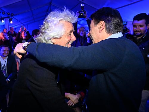 Grillo contro il M5S: “Si sono montati la testa senza leggere le istruzioni”