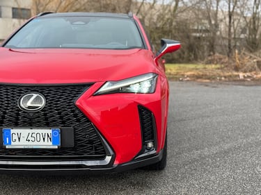 Lexus UX 300h: guarda la gallery del crossover premium giapponese 5