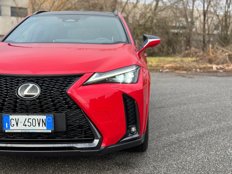 Lexus UX 300h: guarda la gallery del crossover premium giapponese 5