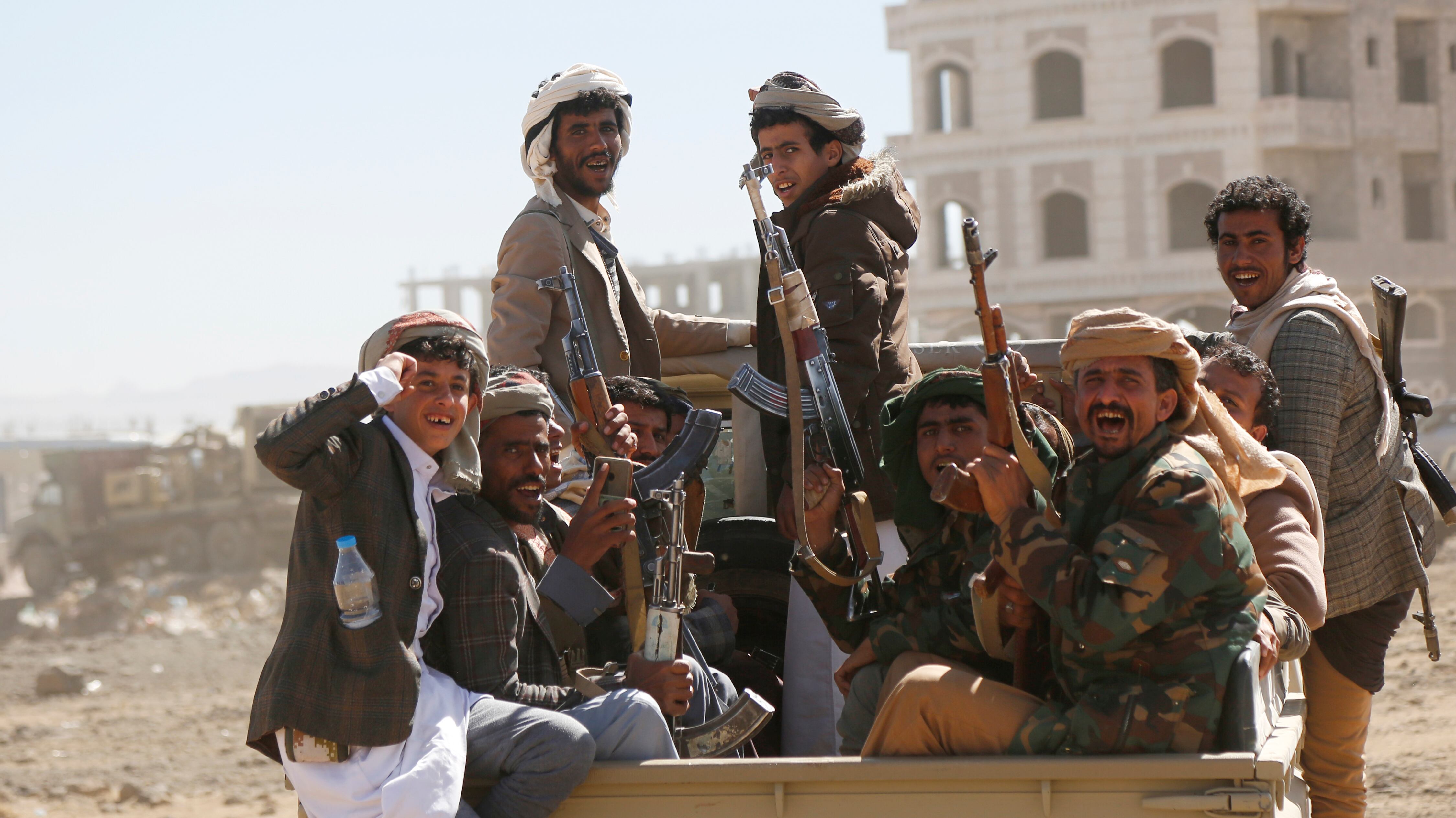 Attacco Houthi a portacontainer. "Abbiamo tante carte da giocare"