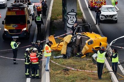 Elicottero si schianta su un'autostrada a Madrid, tre feriti: le immagini dei soccorsi 2