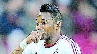 Razziati orologi e gioielli Caccia al basista dei vip Robinho atterra a Milano con la moglie e trova svaligiata la sua villa a San Siro