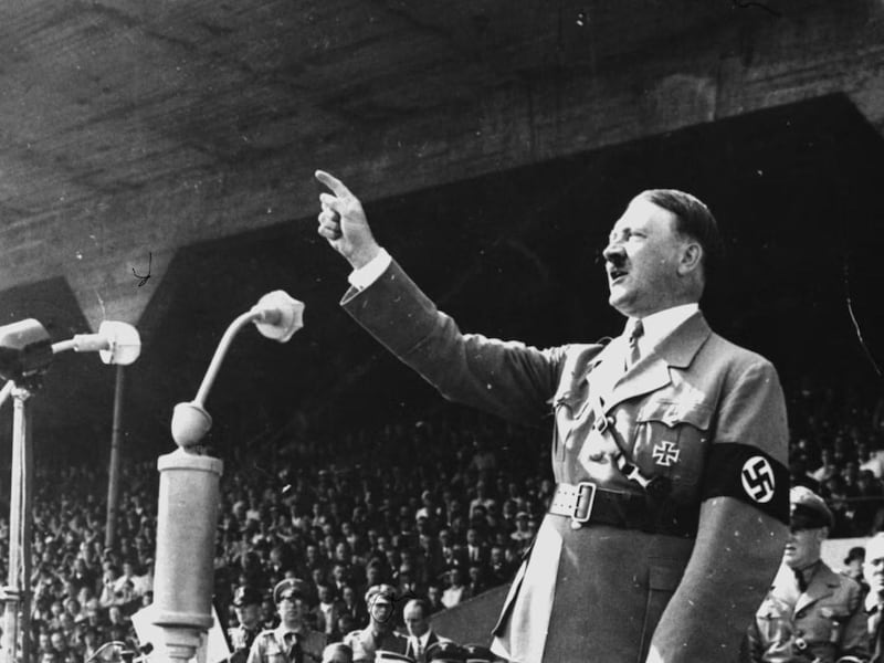 Il teatro di Hitler tra isteria e noia. Beckett a Berlino. Ecco i diari inediti