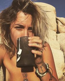 Paris Jackson in topless su Instagram 15