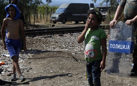 Macedonia, l'esercito blocca gli immigrati al confine 7