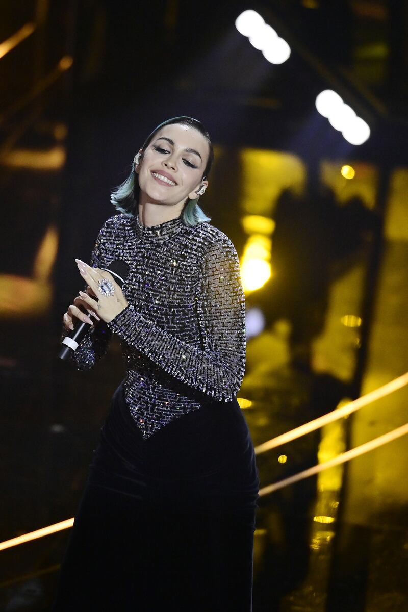 Sanremo 2024: ecco il look della finalissima del Festival di Rose Villain 8