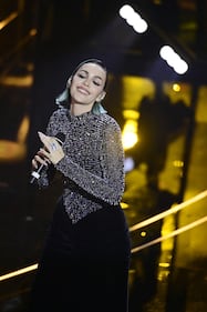 Sanremo 2024: ecco il look della finalissima del Festival di Rose Villain 8