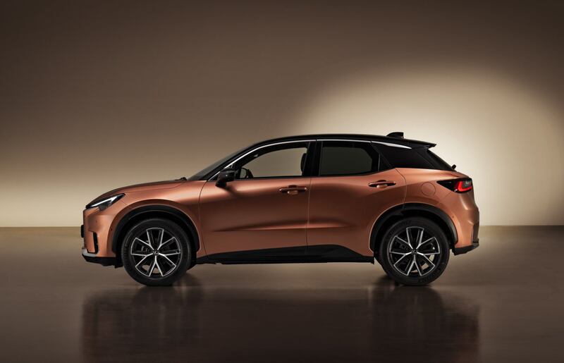 Le foto del nuovo Lexus LBX ibrido 8