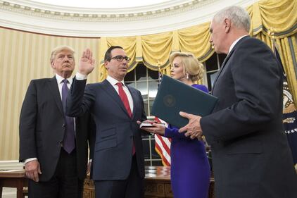 Louise Linton, una bionda alla Casa Bianca 8
