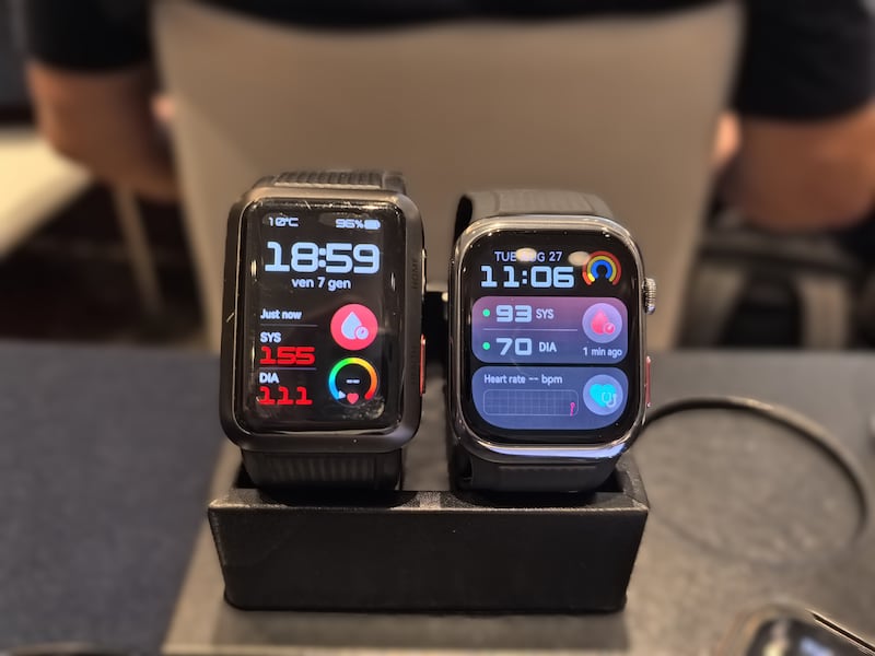 A sinistra il Watch D, a destra il nuovo Watch D2