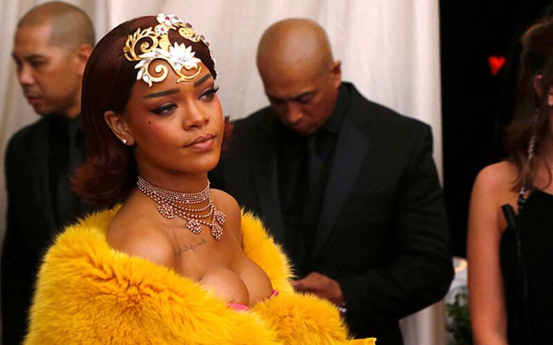 Rihanna: "il vestito del Met? L'ho trovato online" 8