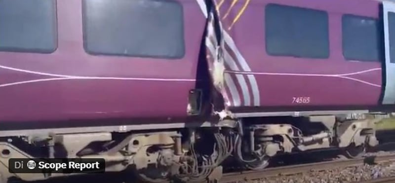 Scontro tra due treni a nord di Londra: FOTO 1
