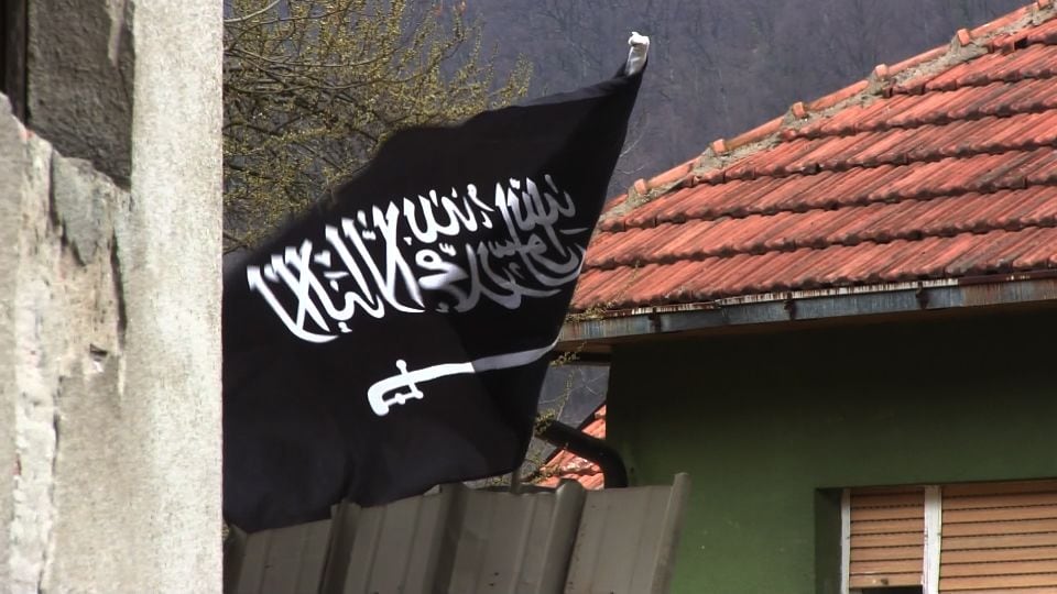 Il manuale Isis per i lupi solitari "Avvelenate il cibo nei negozi"