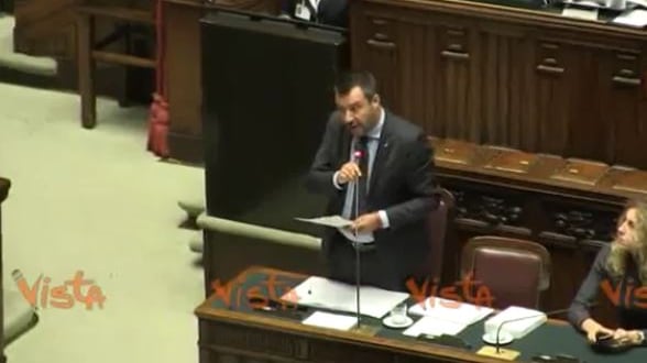 "Non siamo a scuola". È lite Carfagna-Salvini