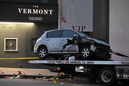 Auto sulla folla a Los Angeles 3