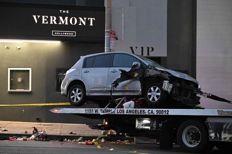 Auto sulla folla a Los Angeles 3