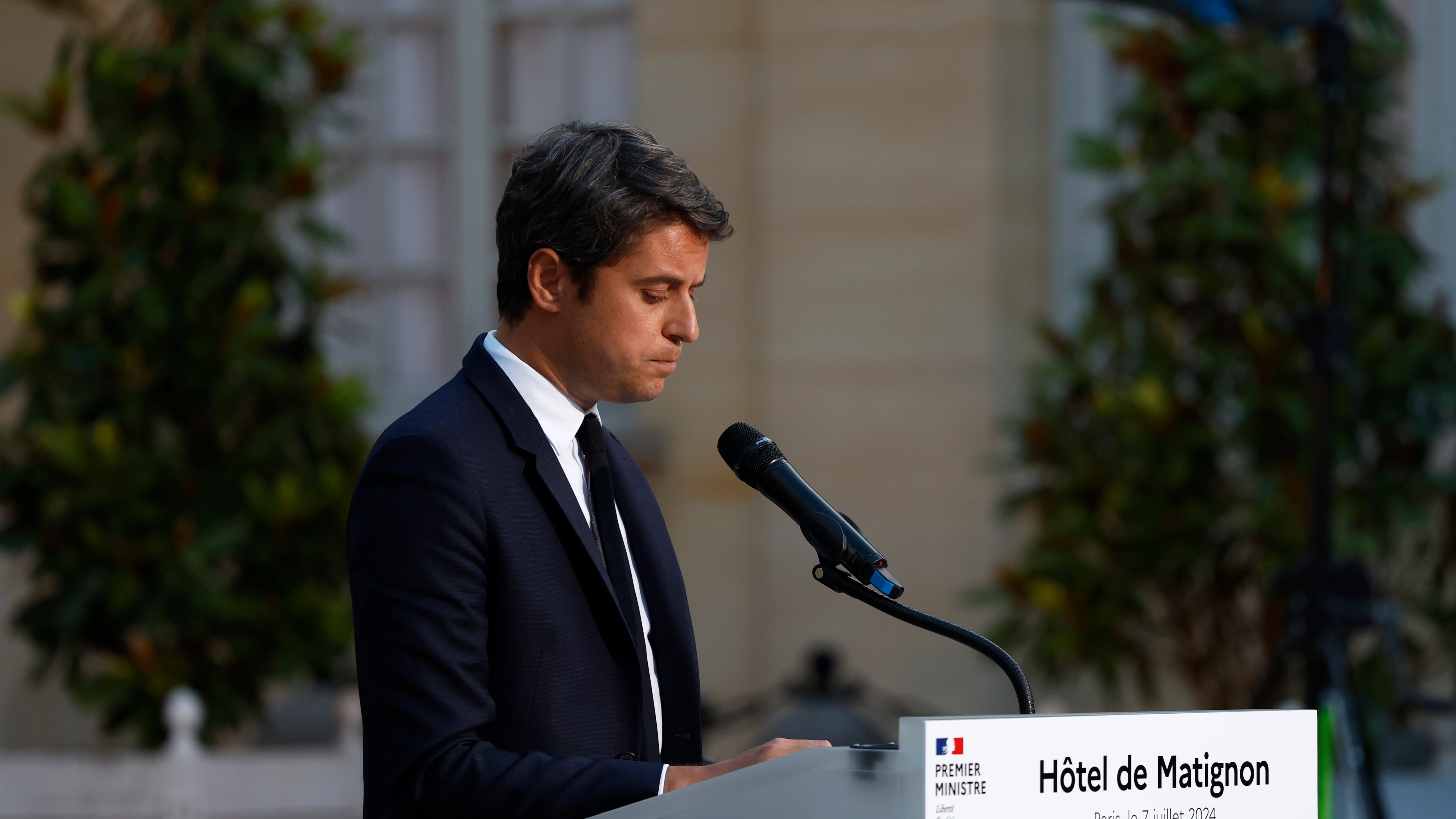 Francia, Attal si dimette ma Macron gli chiede di restare "per il momento"