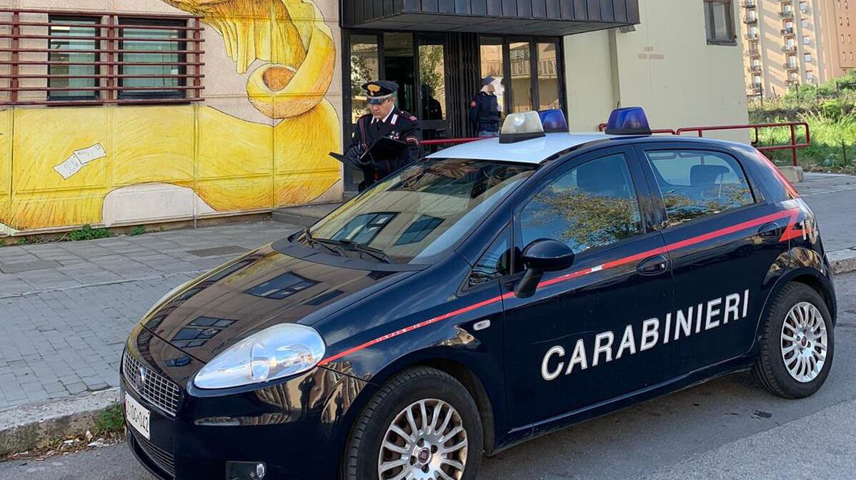 Tenta truffa all'Agenzia dell'Entrate: arrestato giovane con documenti falsi