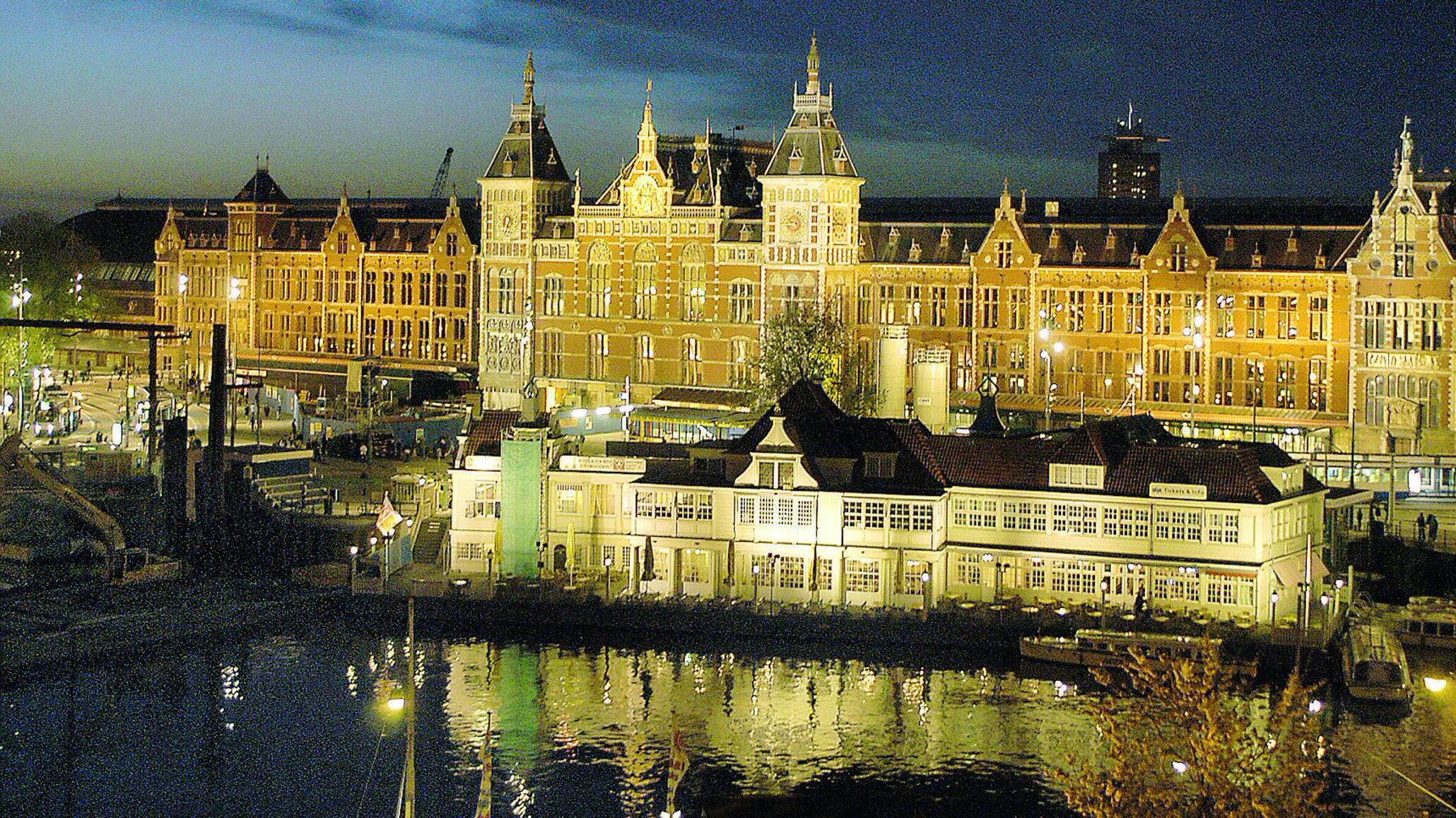 Alla riscoperta di Amsterdam tra mostre e canali
