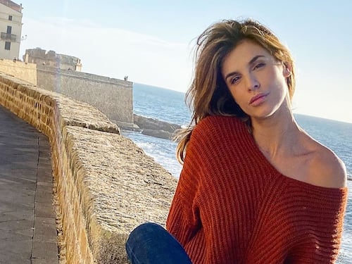 Elisabetta Canalis in pizzo e basta