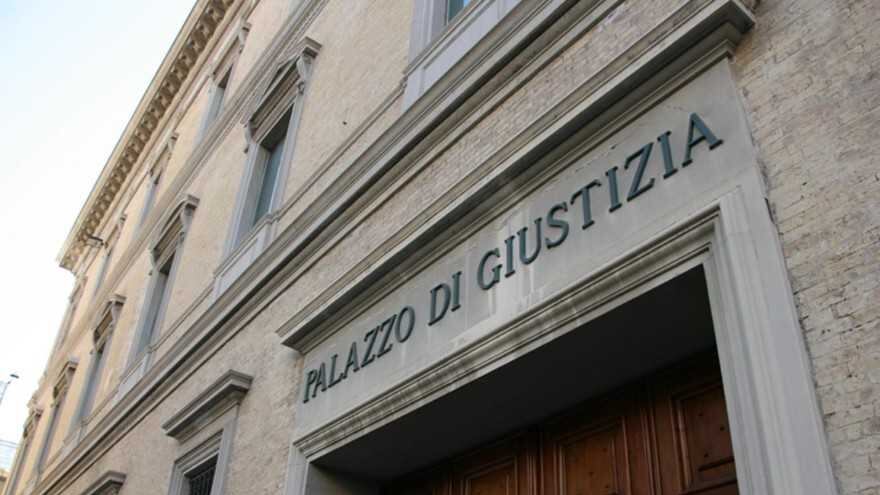 Firenze, microfono contro il giudice al grido di "Allah è grande"