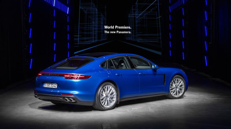 Le immagini della nuova Porsche Panamera 11