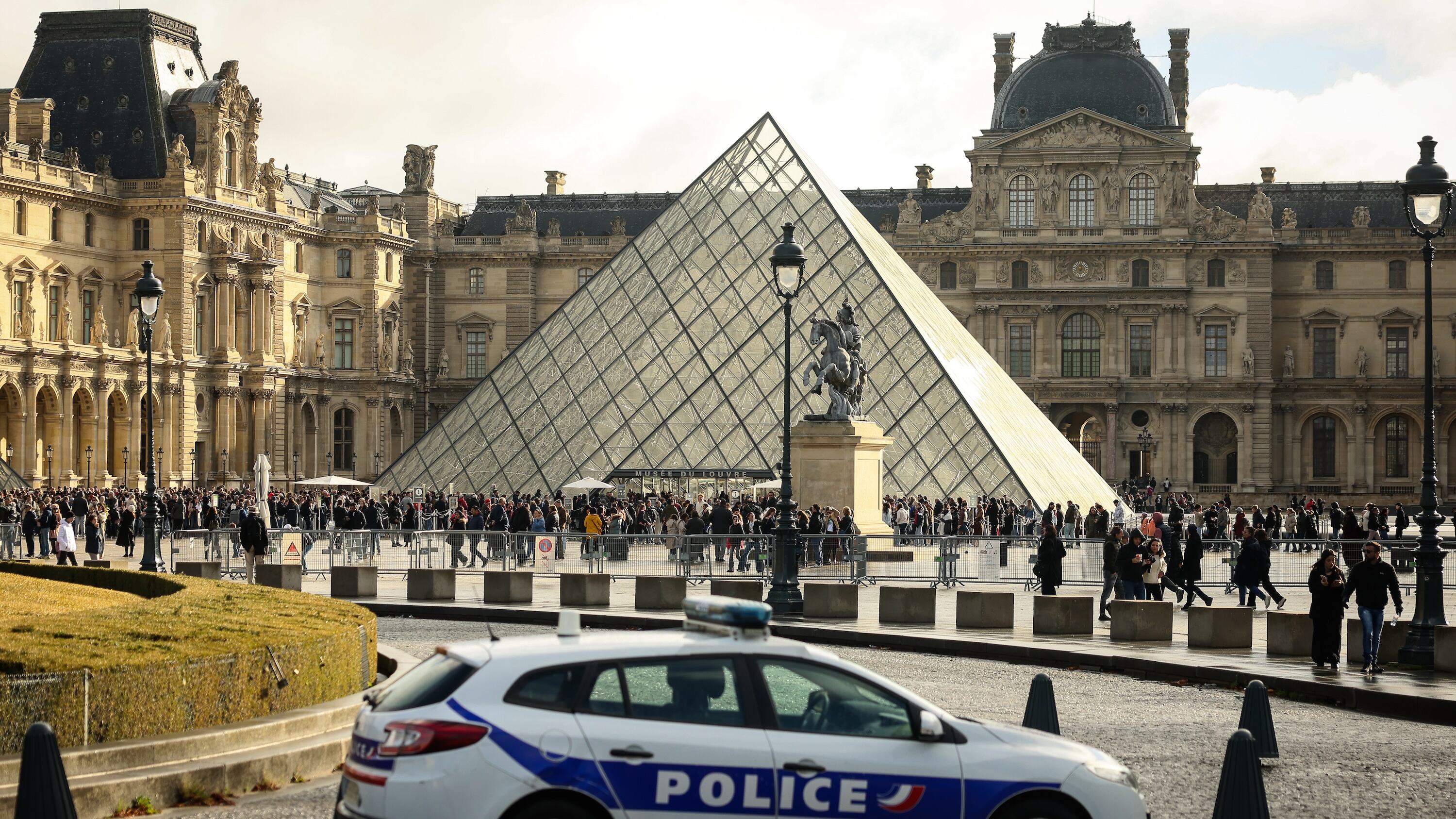 Parigi, sventato attentato alla sede di Bank of America: cosa è successo