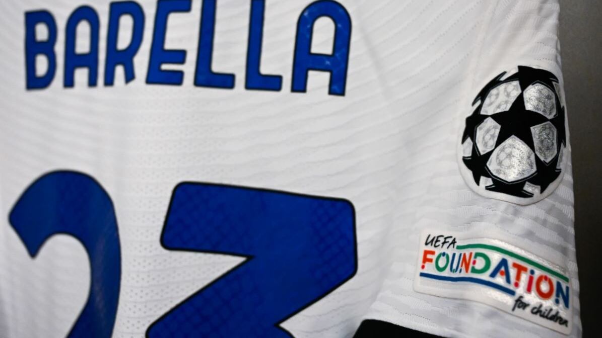 L'Uefa impone all'Inter di cambiare maglia: via il biscione. Ecco perché