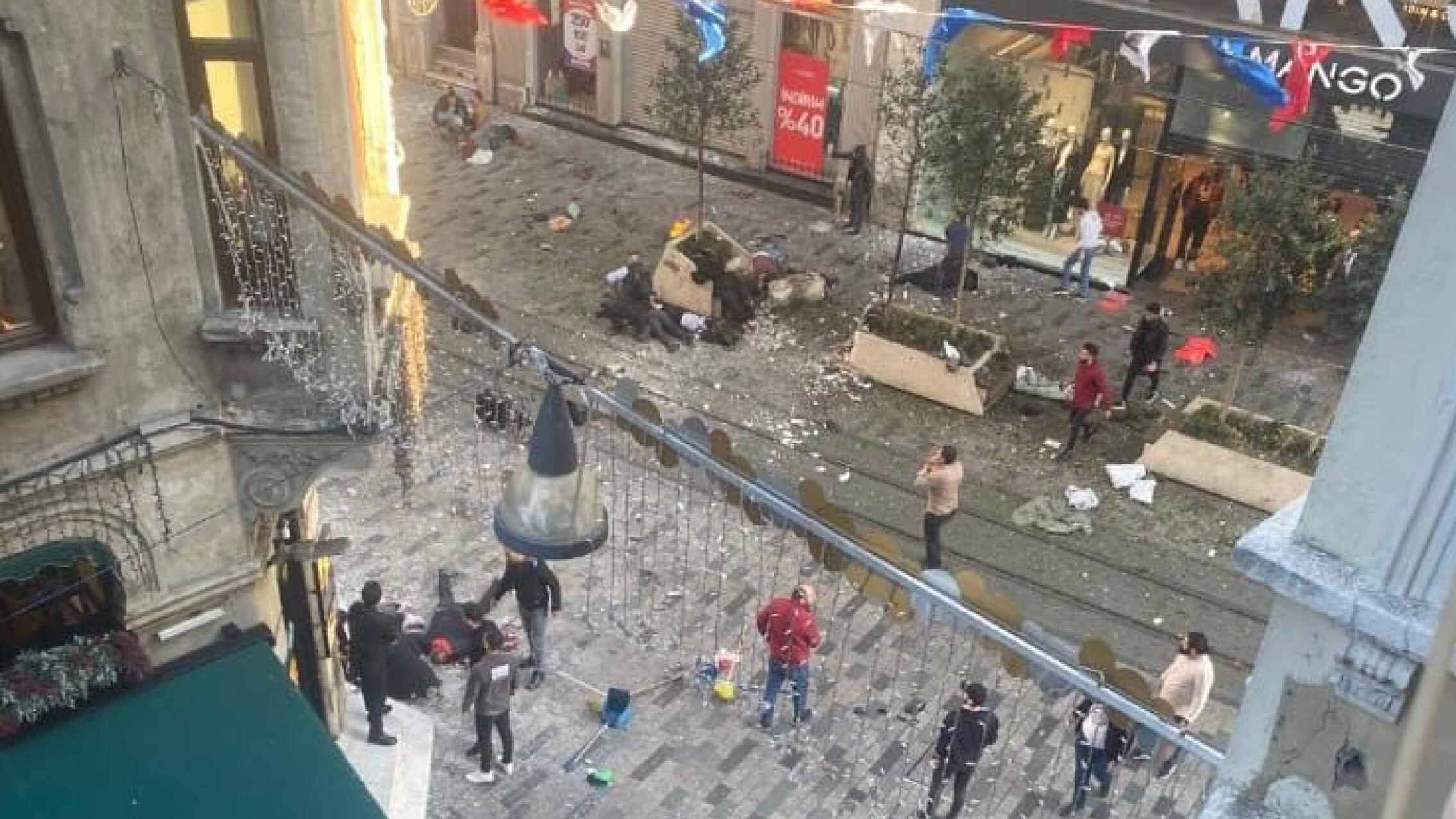 Esplosione in centro a Istanbul, ci sono morti: "Ordigno nella borsa di una donna"