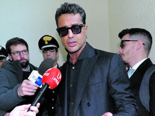 “Faremo del male a te e tuo figlio”: le minacce a Fabrizio Corona