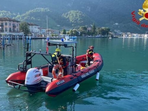 Turista di 20 anni cade da una barca nel lago d'Iseo