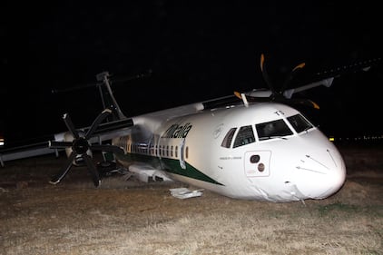 Fiumicino, aereo col carrello spezzato 10