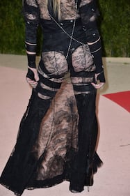 Seno e sedere di fuori: Madonna è sempre hot 12