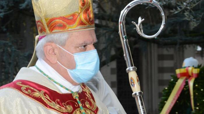 Vescovo sospende il prete no vax: promuoveva un tour contro i vaccini